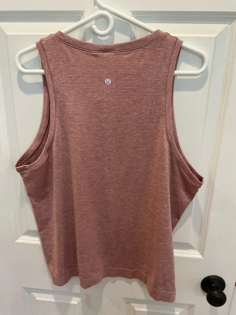 Lululemon Swiftly Relaxed Fit Tank Top in Cherry Tint sz 12